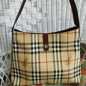 Beautiful Burberry shoulder bag (small)
